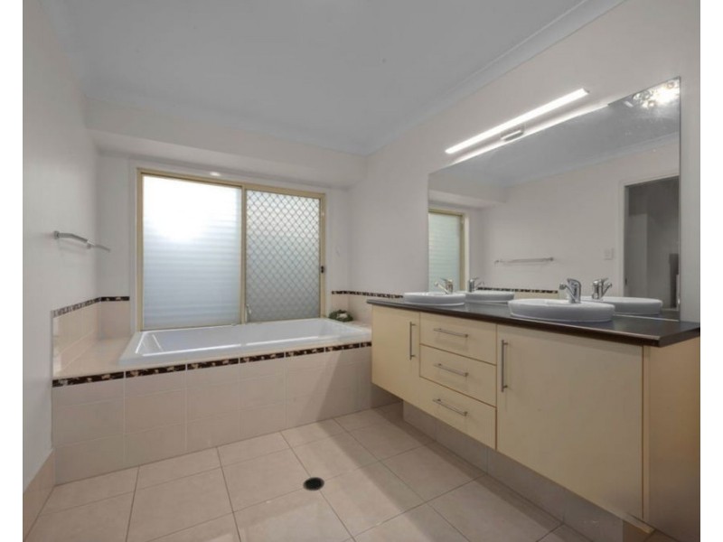 20 Mellor Pl, Brassall QLD 4305