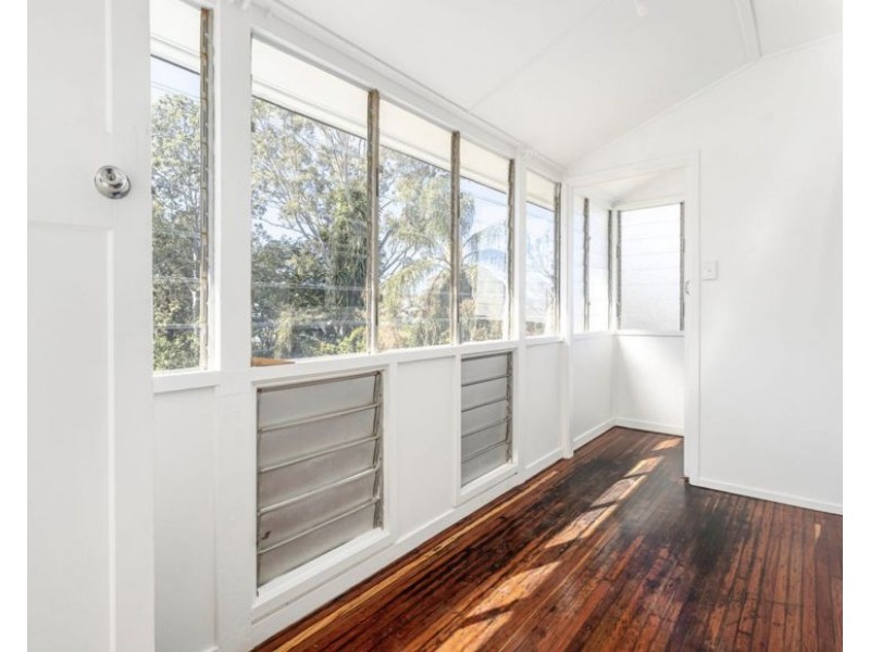 11 Challinor Street, Sadliers Crossing QLD 4305