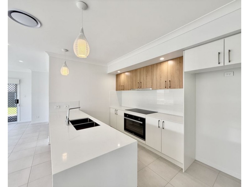 11 Glenthorne Street, Redland Bay QLD 4165