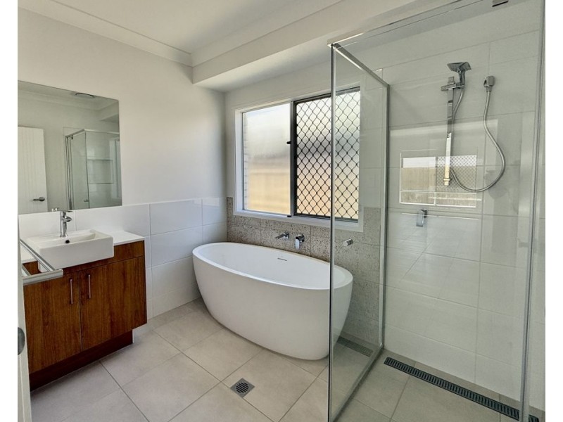 11 Glenthorne Street, Redland Bay QLD 4165