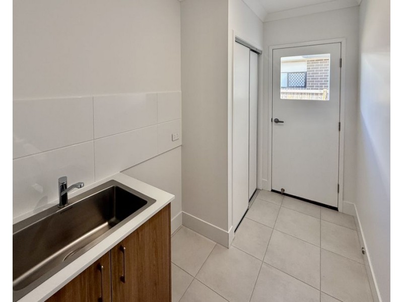 11 Glenthorne Street, Redland Bay QLD 4165