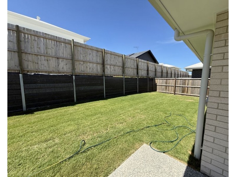 11 Glenthorne Street, Redland Bay QLD 4165