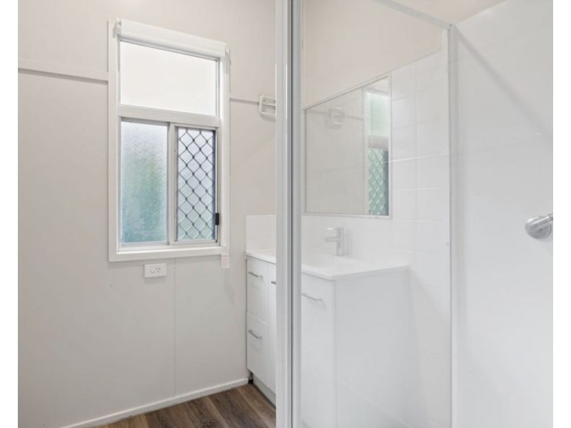 17 Geoffery St, Mount Lofty QLD 4350