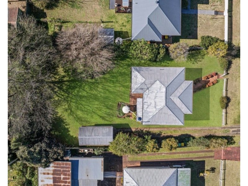 17 Geoffery St, Mount Lofty QLD 4350