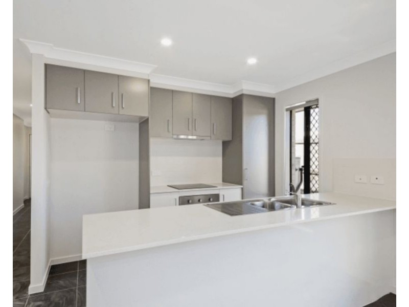73 Pepper Tree Dr, Holmview QLD 4207