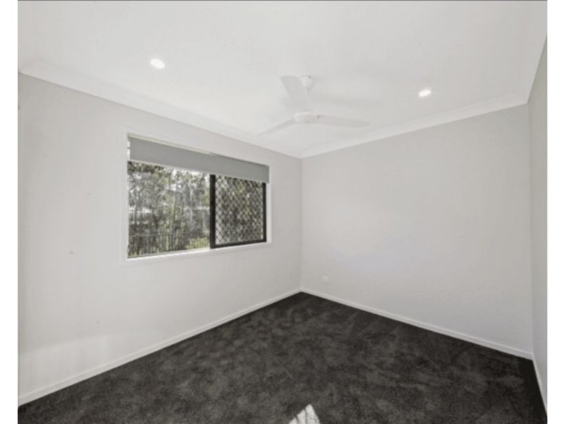 73 Pepper Tree Dr, Holmview QLD 4207