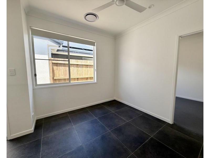 2/34 Carousel Street, Hillcrest QLD 4118