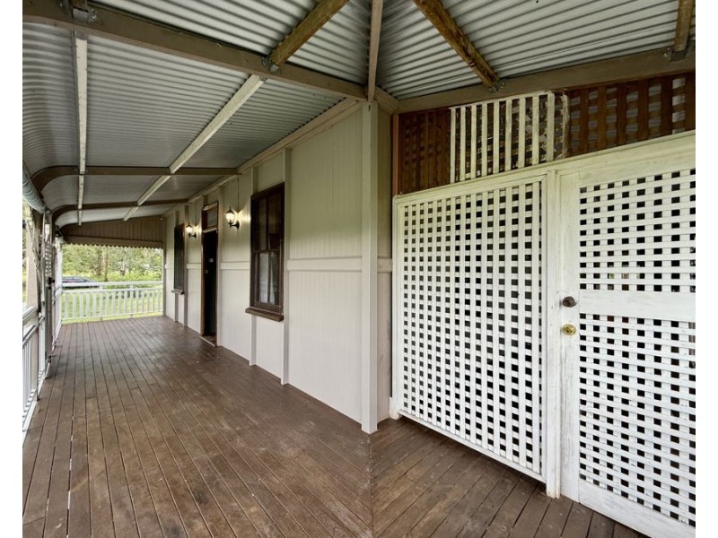 9 Topaz Crs, Lockyer Waters QLD 4311