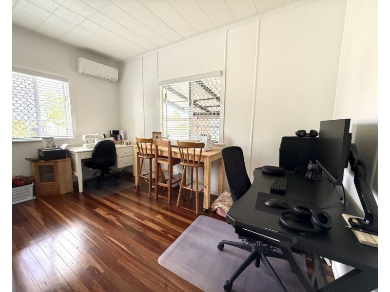 22 Trumpy Street, Silkstone QLD 4304