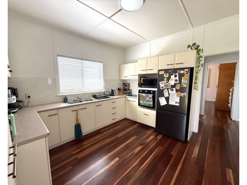 22 Trumpy Street, Silkstone QLD 4304