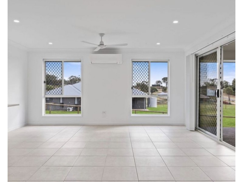 28 Harvest Rd, Meringandan West QLD 4352