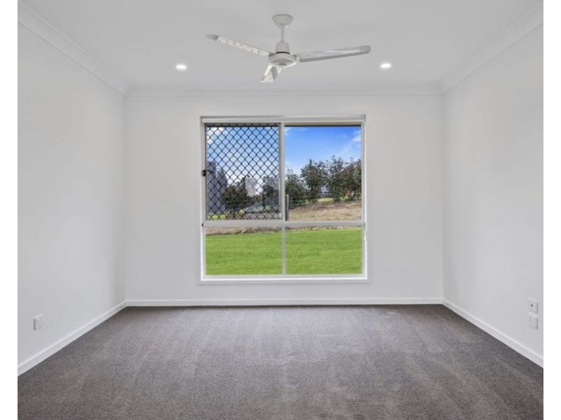 28 Harvest Rd, Meringandan West QLD 4352