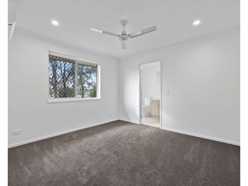 28 Harvest Rd, Meringandan West QLD 4352