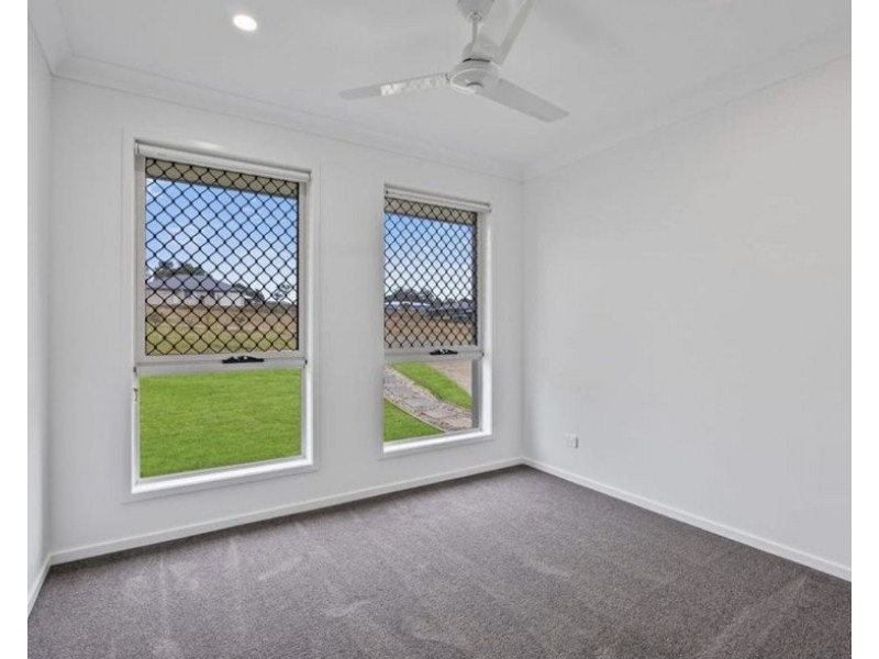 28 Harvest Rd, Meringandan West QLD 4352