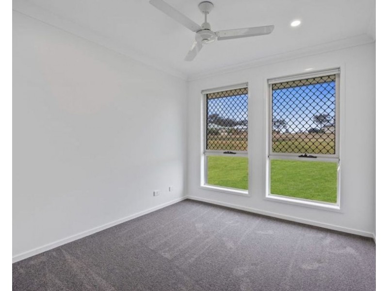 28 Harvest Rd, Meringandan West QLD 4352