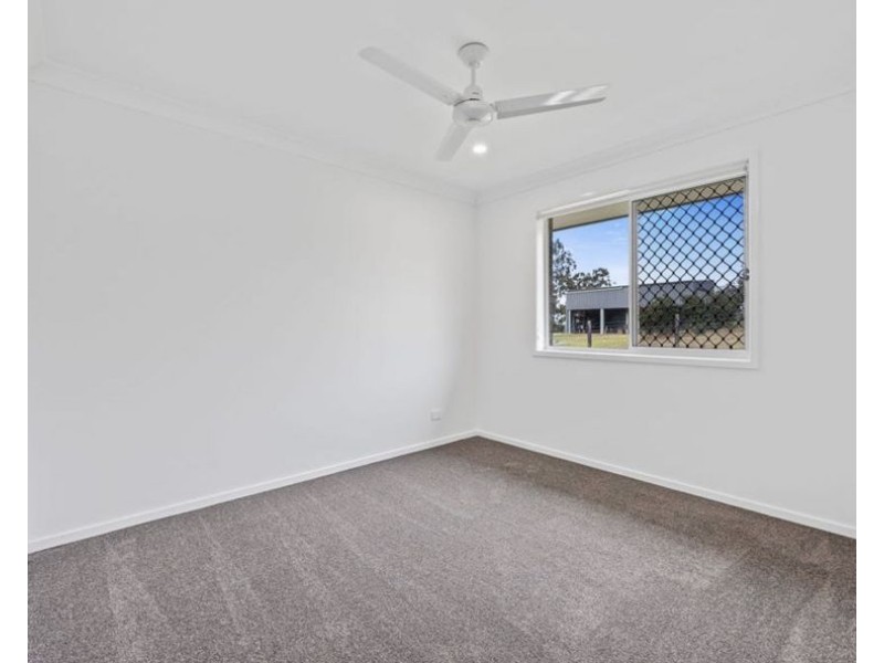 28 Harvest Rd, Meringandan West QLD 4352