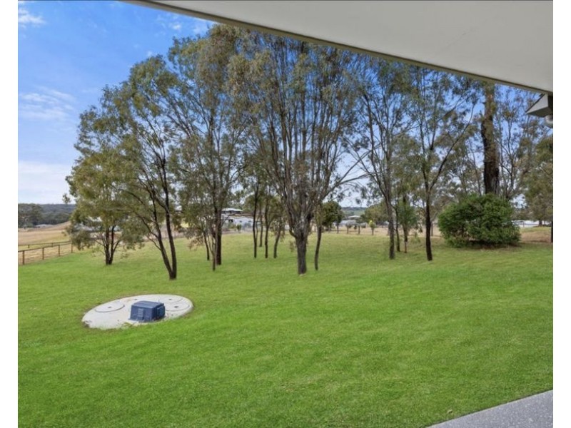 28 Harvest Rd, Meringandan West QLD 4352