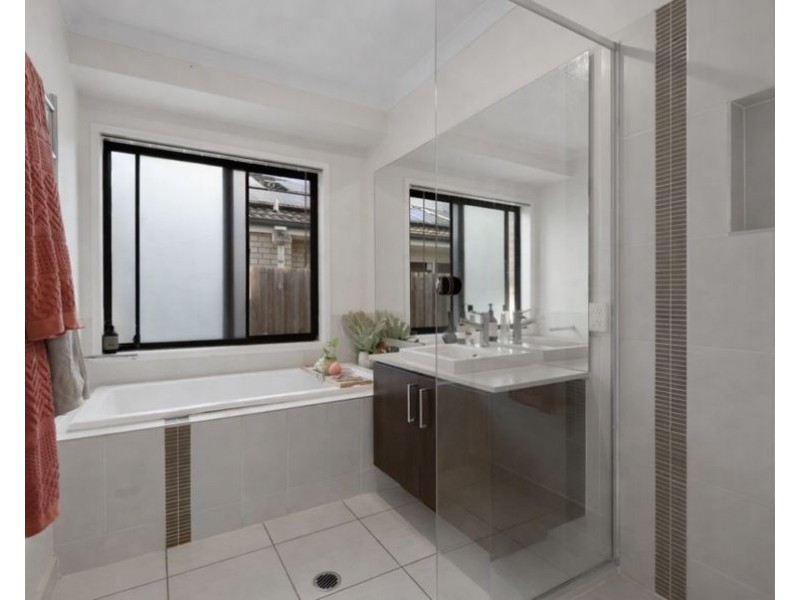 54 Cornelius Drive, Augustine Heights QLD 4300