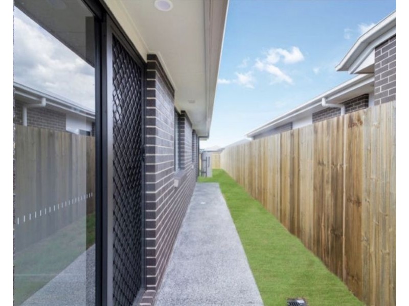 2/14 Pelham St, Logan Reserve QLD 4133