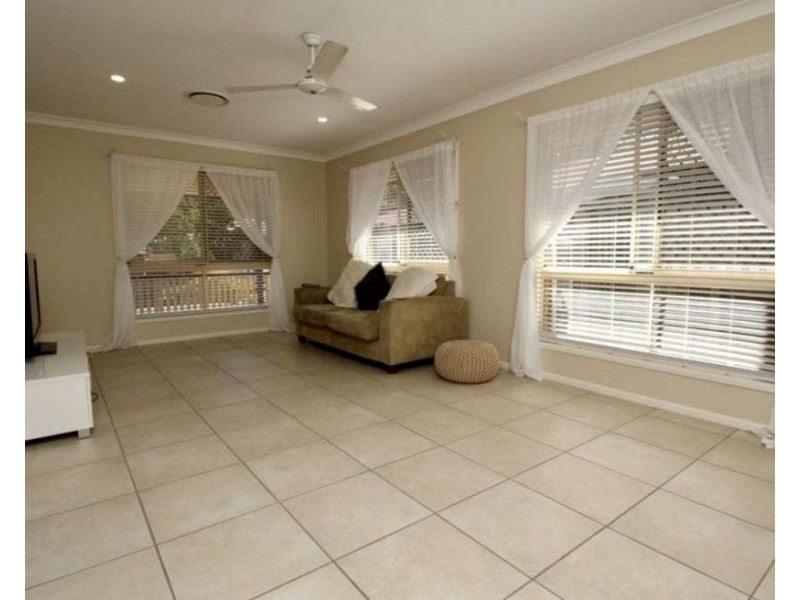 6 Beatrice Tallon, North Ipswich QLD 4305