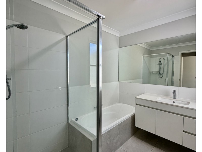 2/43 Hoey St, Kearneys Spring QLD 4350