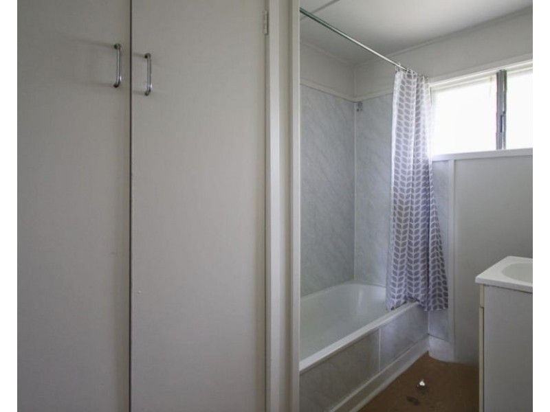 28 Coverack St, Leichhardt QLD 4305