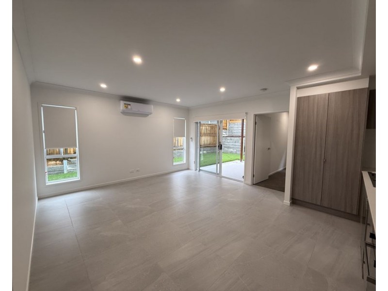 1/10 Basalt Road, Greenbank QLD 4124