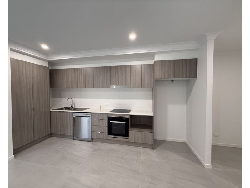 1/10 Basalt Road, Greenbank QLD 4124