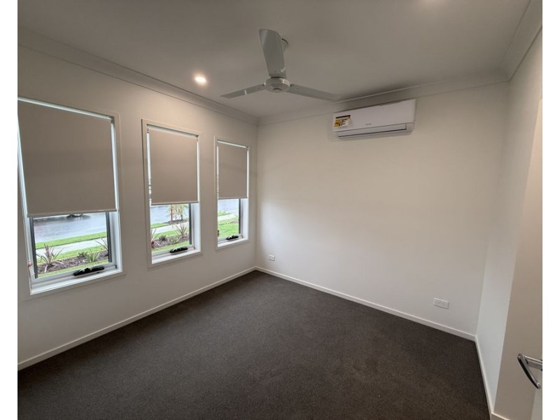 1/10 Basalt Road, Greenbank QLD 4124