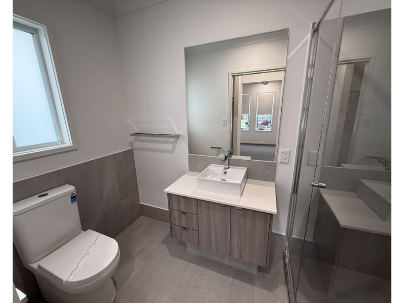 1/10 Basalt Road, Greenbank QLD 4124