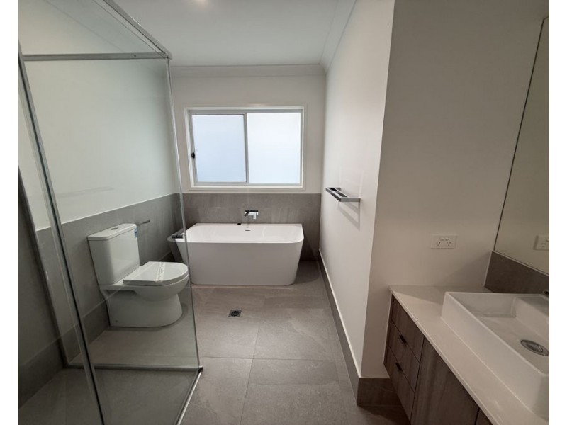 1/10 Basalt Road, Greenbank QLD 4124