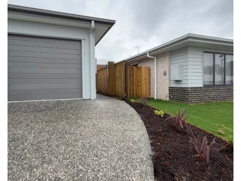 2/10 Basalt Road, Greenbank QLD 4124