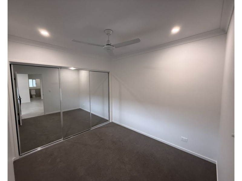 2/10 Basalt Road, Greenbank QLD 4124