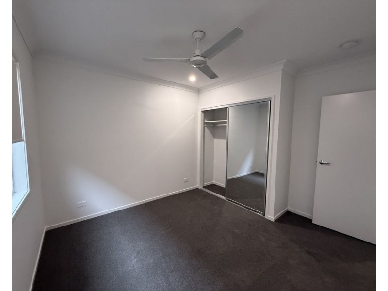 2/10 Basalt Road, Greenbank QLD 4124