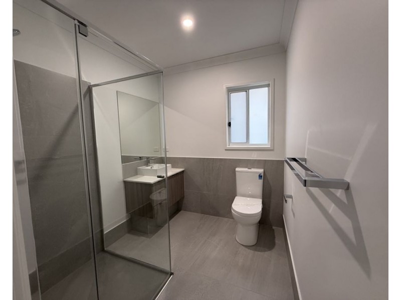 2/10 Basalt Road, Greenbank QLD 4124