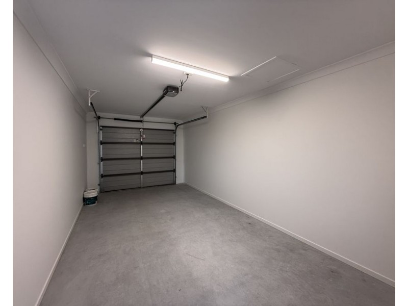 2/10 Basalt Road, Greenbank QLD 4124