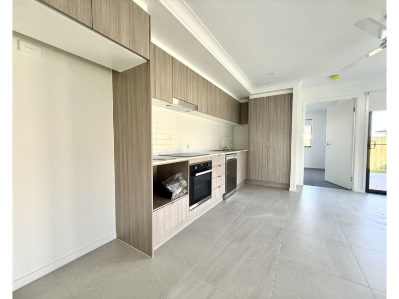 1/5 Pinot St, Logan Reserve QLD 4133