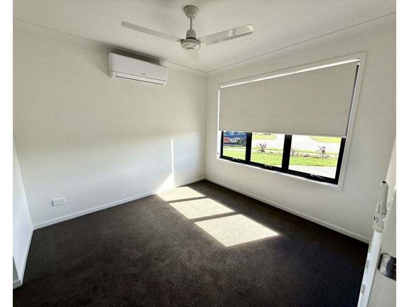 1/5 Pinot St, Logan Reserve QLD 4133