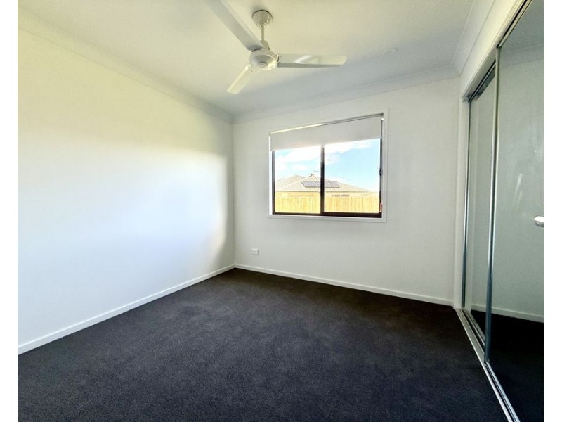 1/5 Pinot St, Logan Reserve QLD 4133