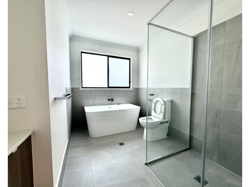 1/5 Pinot St, Logan Reserve QLD 4133