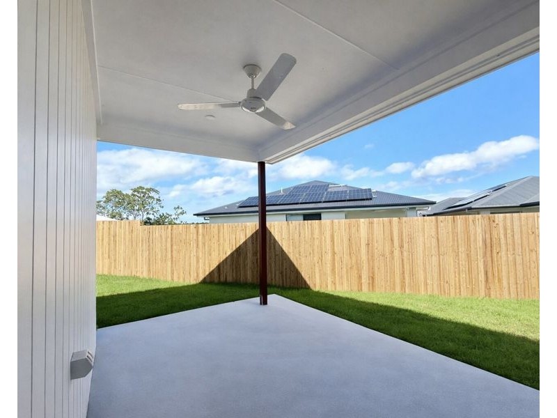 1/5 Pinot St, Logan Reserve QLD 4133