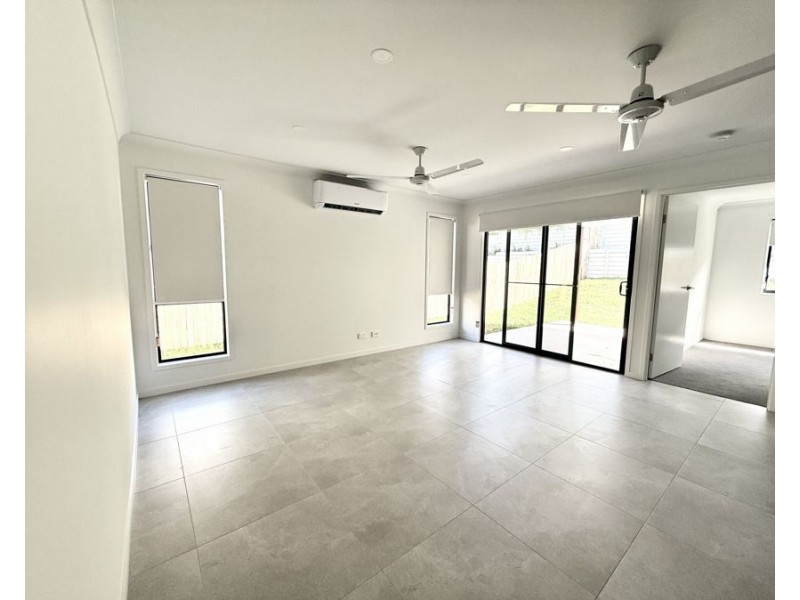 1/10 Merlot Ct, Logan Reserve QLD 4133