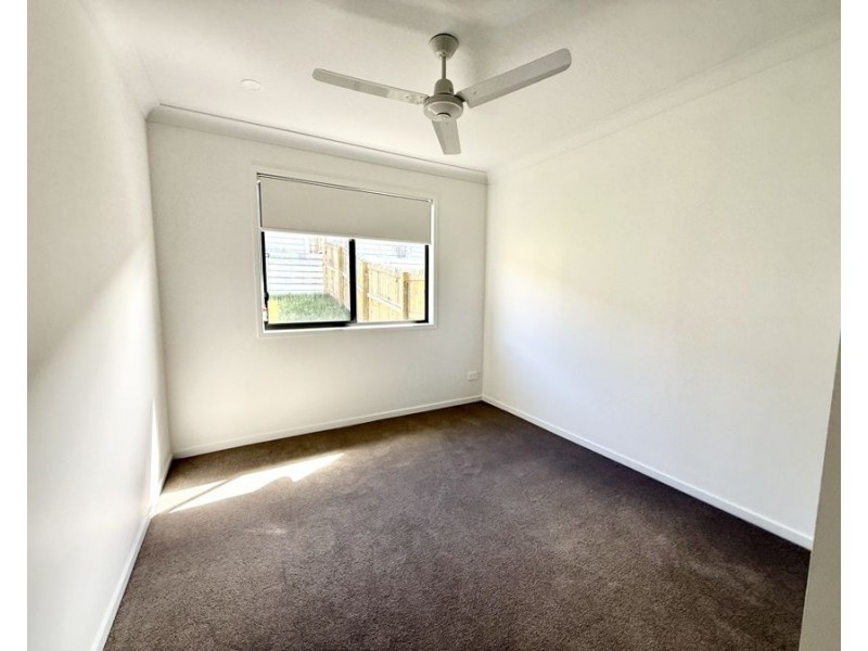 1/10 Merlot Ct, Logan Reserve QLD 4133