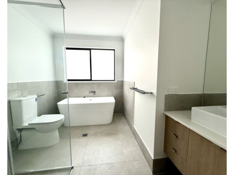 1/10 Merlot Ct, Logan Reserve QLD 4133