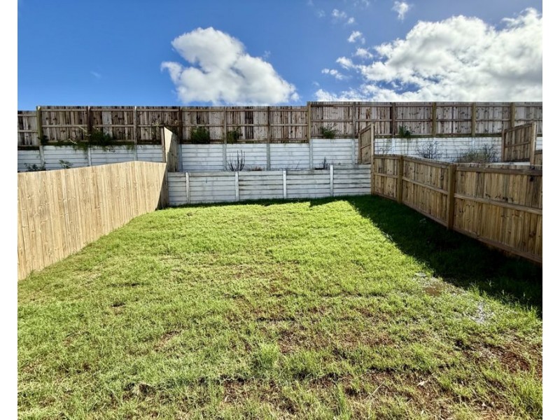 1/10 Merlot Ct, Logan Reserve QLD 4133