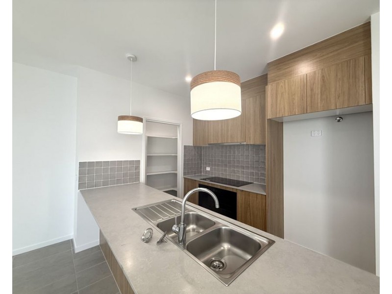 28 Ivorywood Street, Deebing Heights QLD 4306