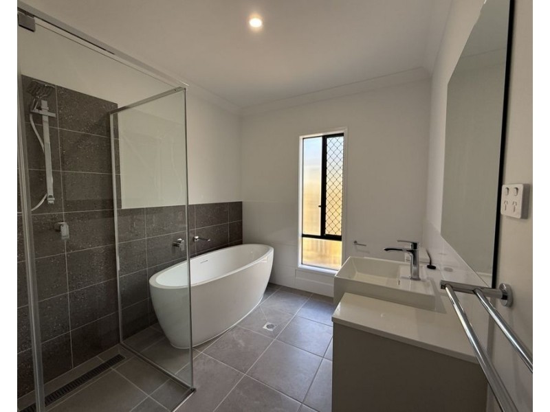 17 Alpine St, Chambers Flat QLD 4133