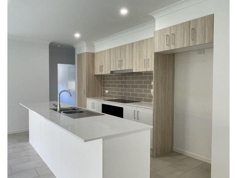 25 Lilium Street, Ripley QLD 4306