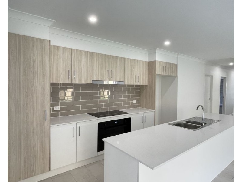 25 Lilium Street, Ripley QLD 4306