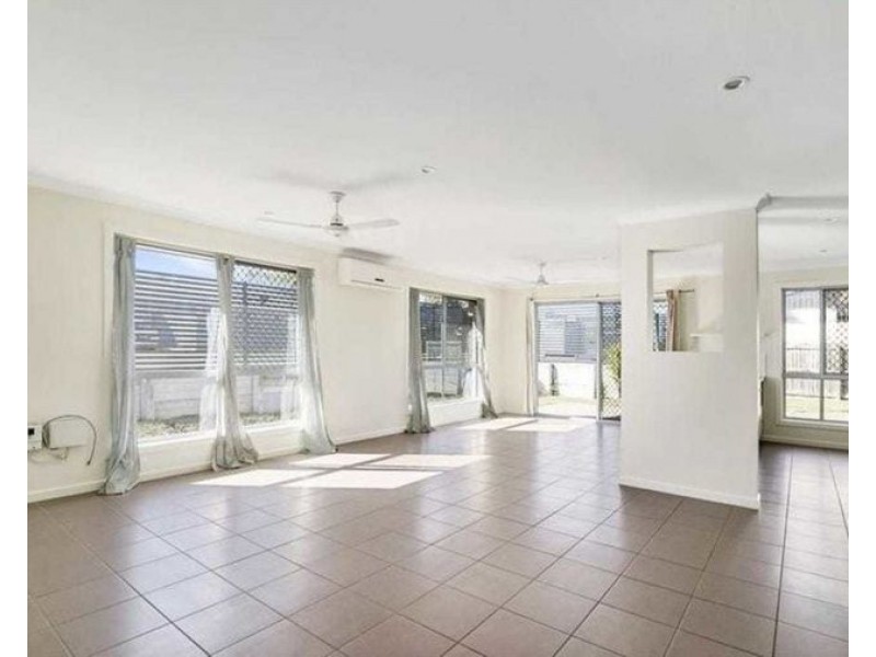 22 Moogerah Blvd, Redbank Plains QLD 4301